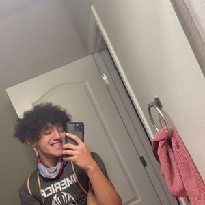 Meet your Posher, Cae’sar